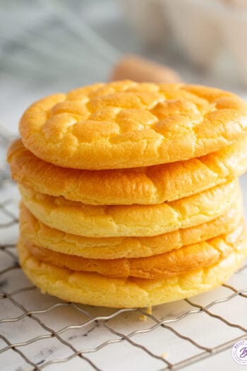 stack of 6 round pieces of cloud bread